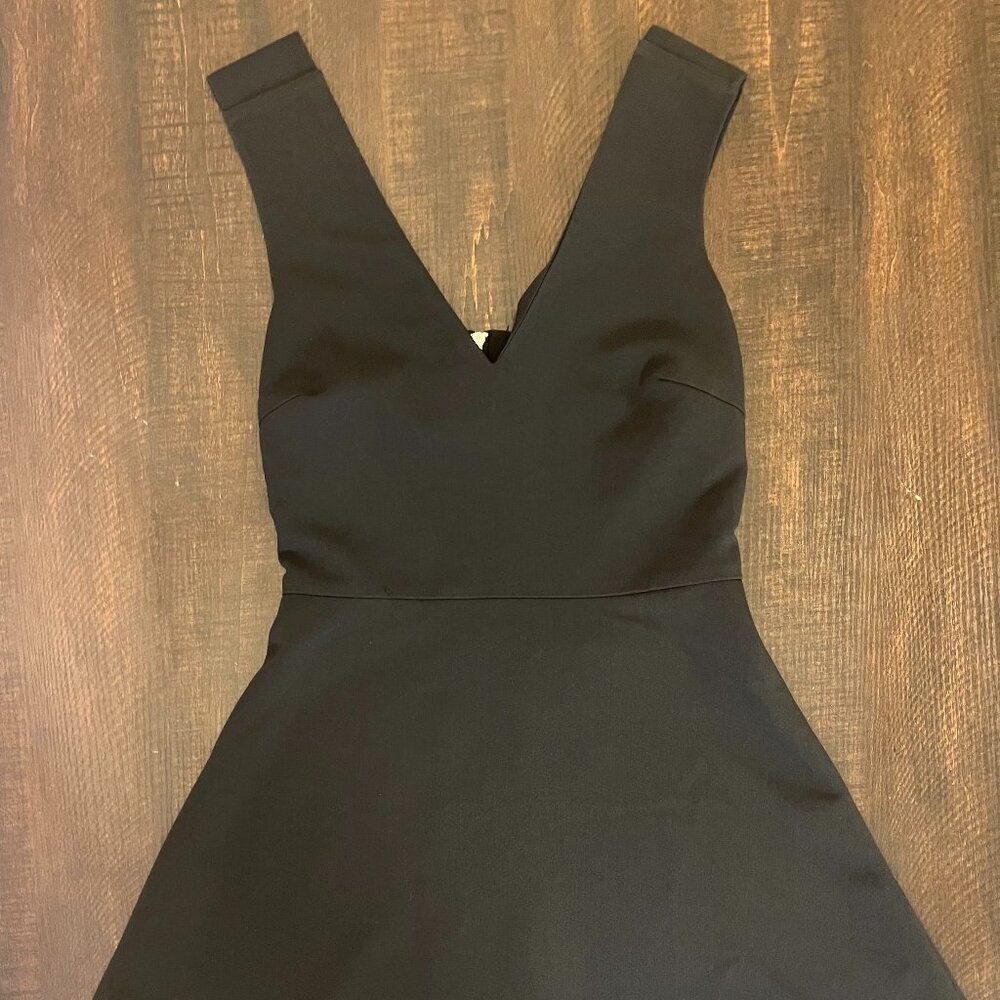 Lucy & Co Black V-Neck Dress Size M With Cute Back - Picture 1 of 10